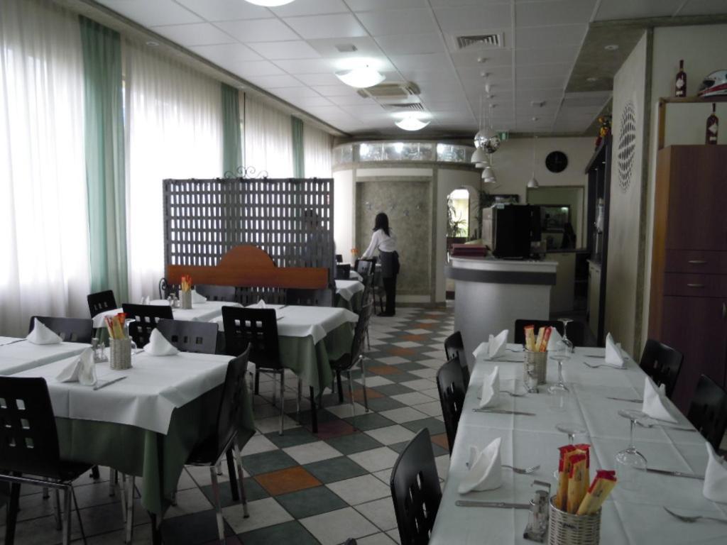 Hotel La Rosta Reggio Emilia Kültér fotó