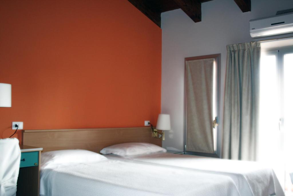 Hotel La Rosta Reggio Emilia Szoba fotó